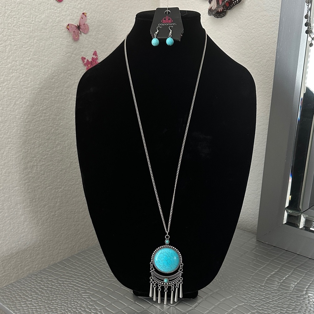Paparazzi Turquoise Silver Necklace and Earring Set